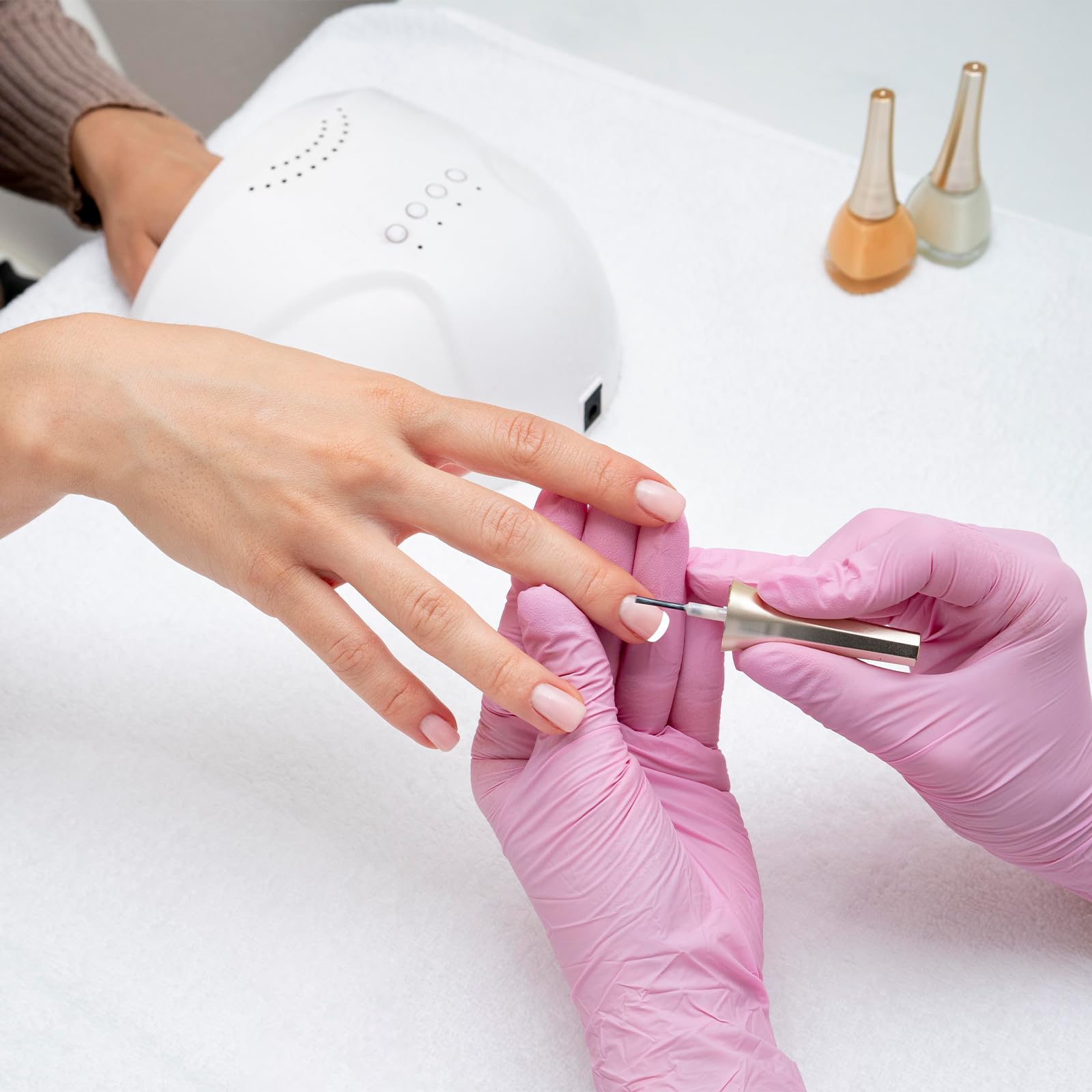 Mozeat Lens vinilo resistente para uñas con adherencia limpia.