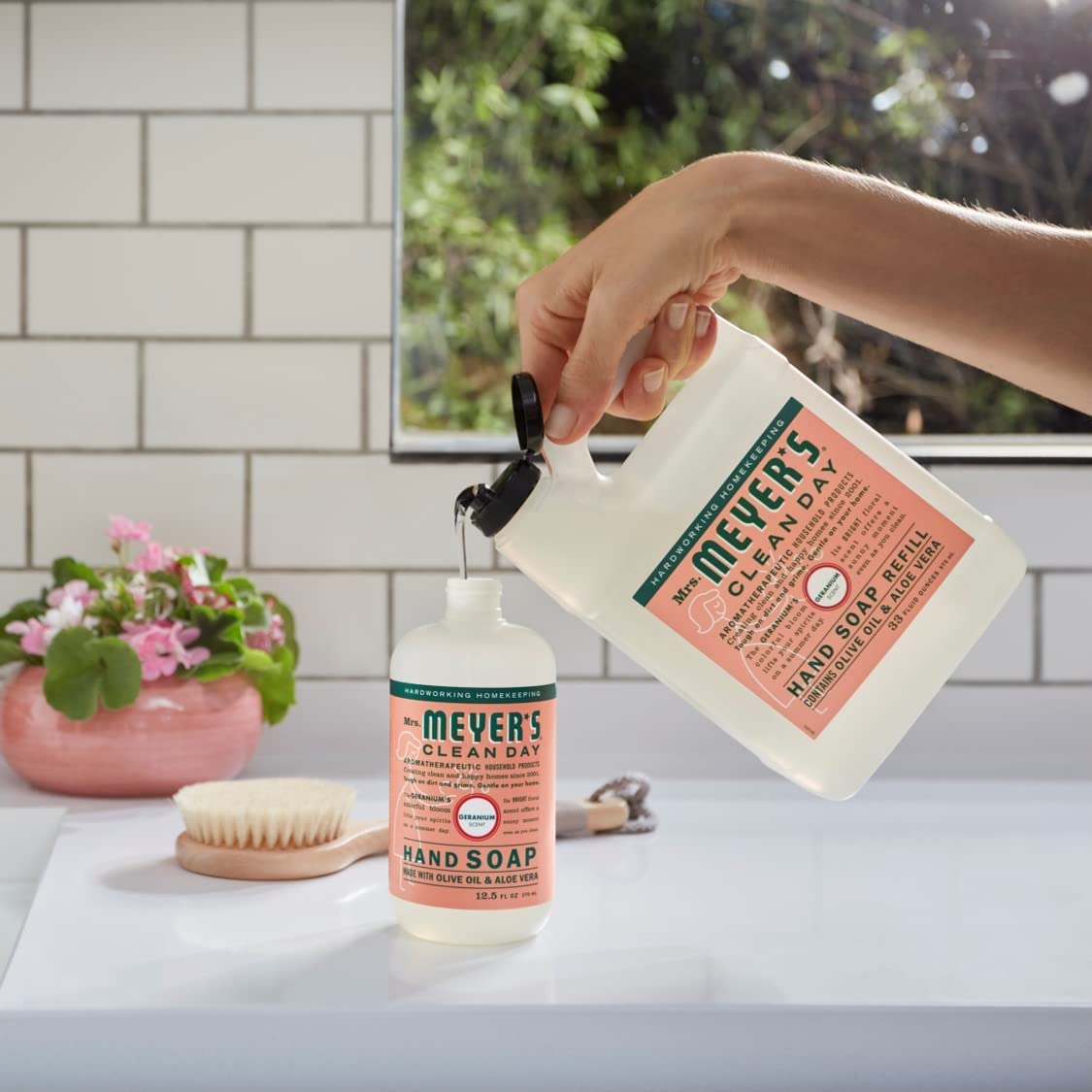 Recarga de 33 oz de Mrs. Meyer's Clean Day para envase de manos Geranio