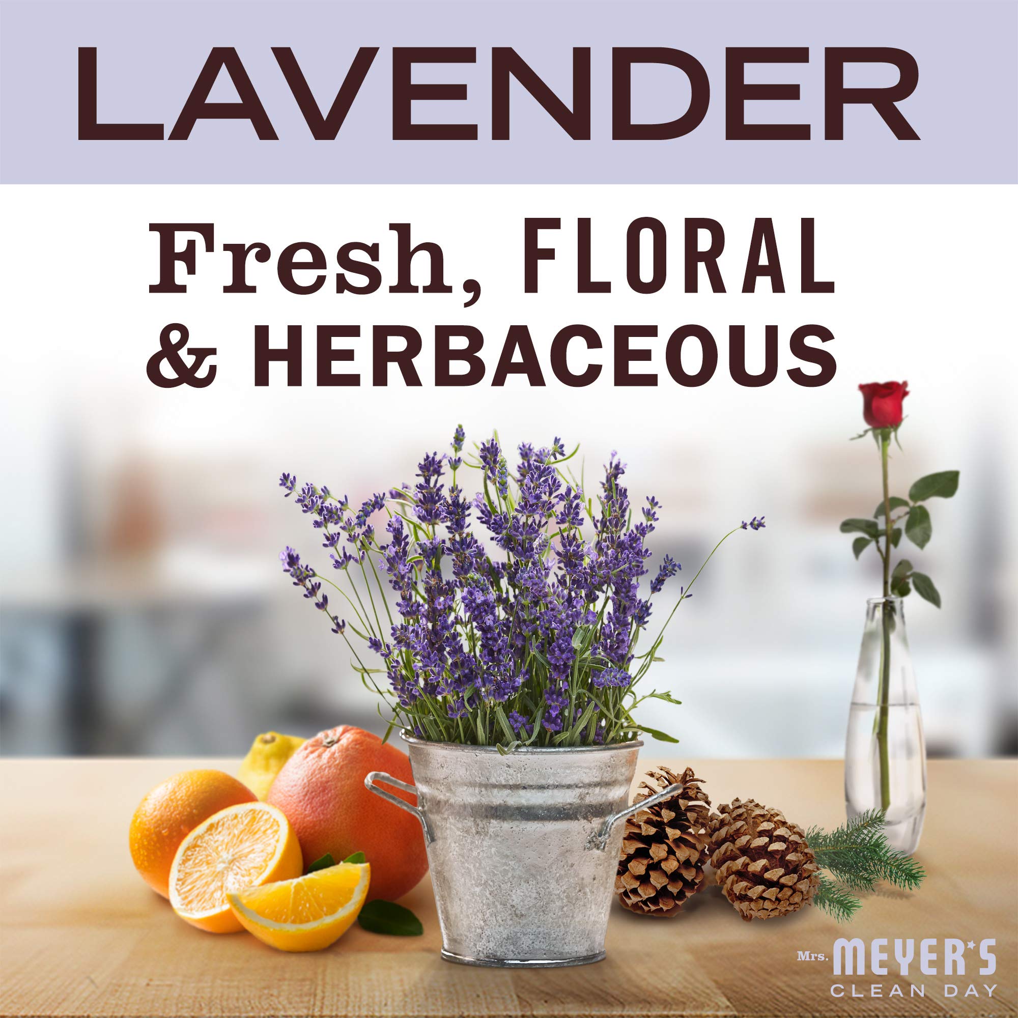 Manos lavadas con espuma suave de Mrs. Meyer's Lavanda, hidratación ligera.