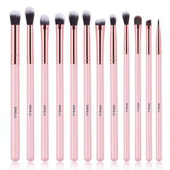 MSQ set de brochas para ojos en rosa, apariencia premium y cobertura homogénea.