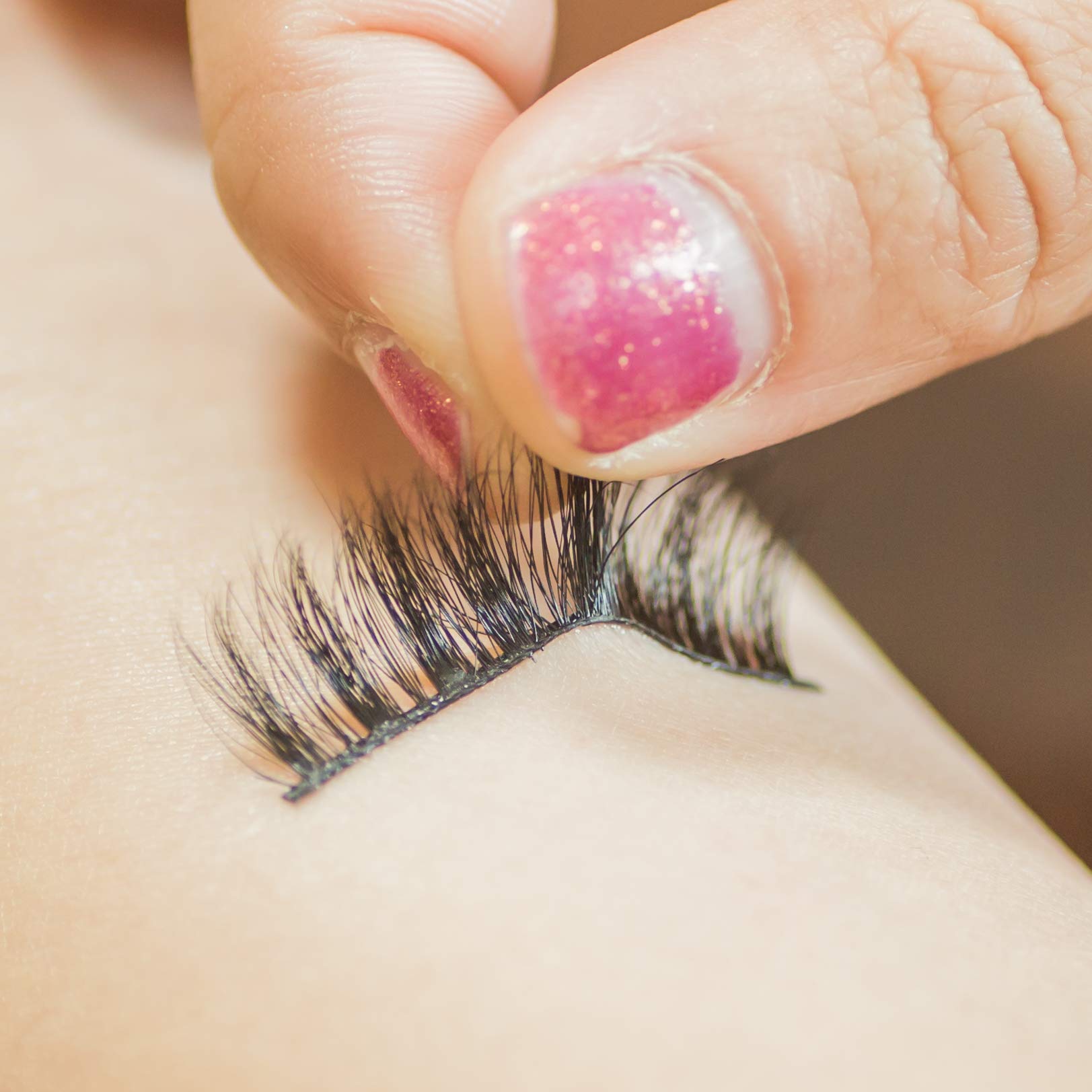 Caja de MUSELASH Super Hold, ideal para kits de belleza diarios.