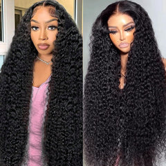 Peluca Nantliy con rizos profundos en encaje frontal 13x6, aspecto voluminoso y natural.
