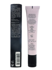 Texture léger, fini lumineux et teint réchauffé par le primer Éclat.