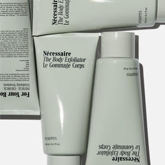 Nécessaire exfoliante cuerpo eucalipto, textura visible para piel áspera