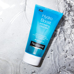 Neutrogena Hydro Boost Exfoliating Face Wash masaje facial suave durante la rutina.