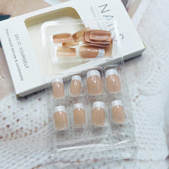 Uñas NEWSPIED nude brillantes, material ABS resistente para repetidas ocasiones.