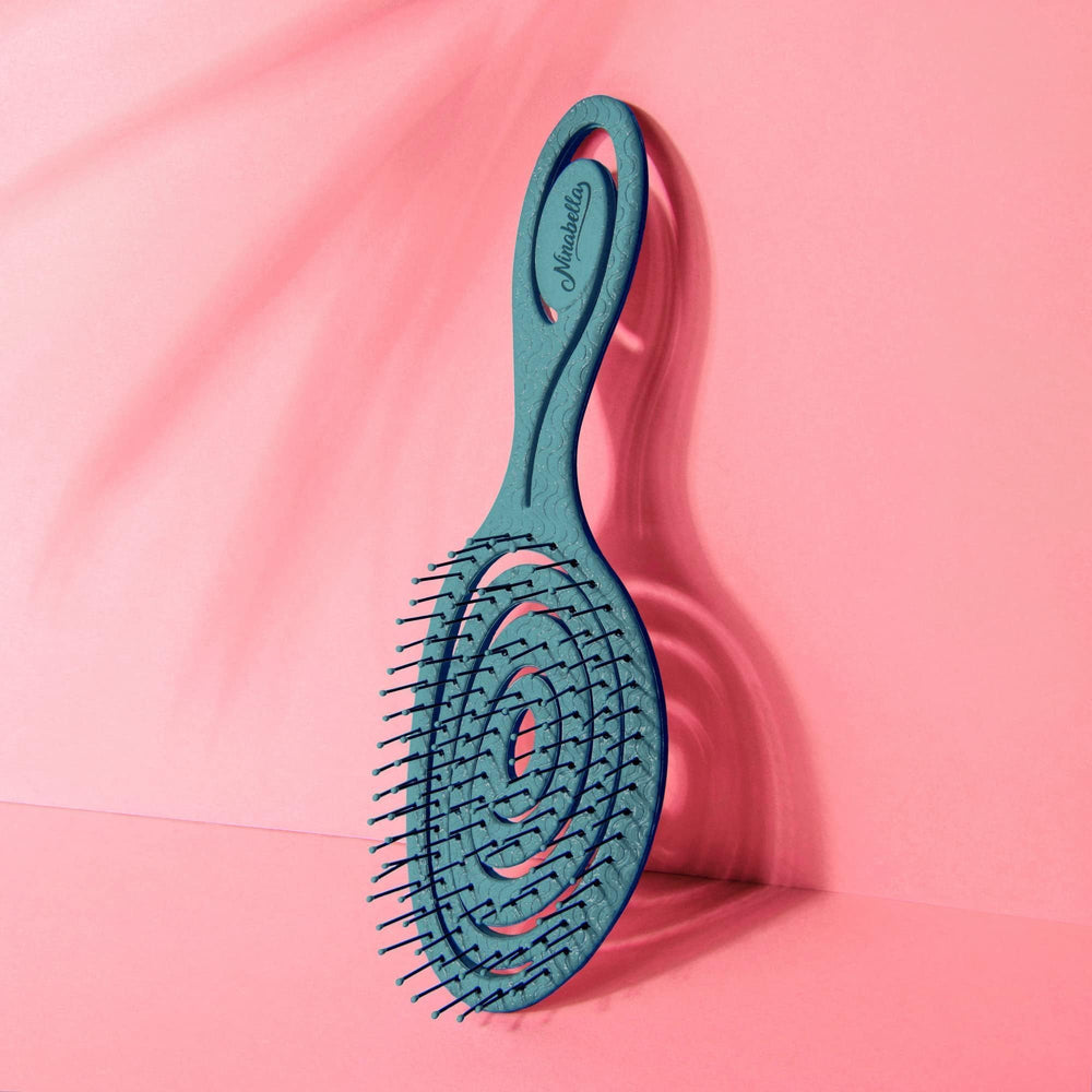 Ninabella diseño ergonómico con mango ligero para peinado cómodo.