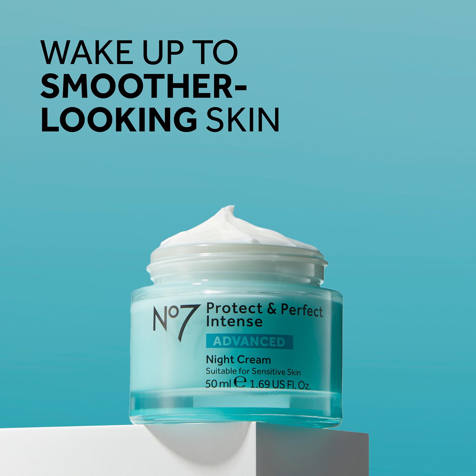 No7 Protect & Perfect en aplicación diaria, crema de noche suave para cuidado nocturno.