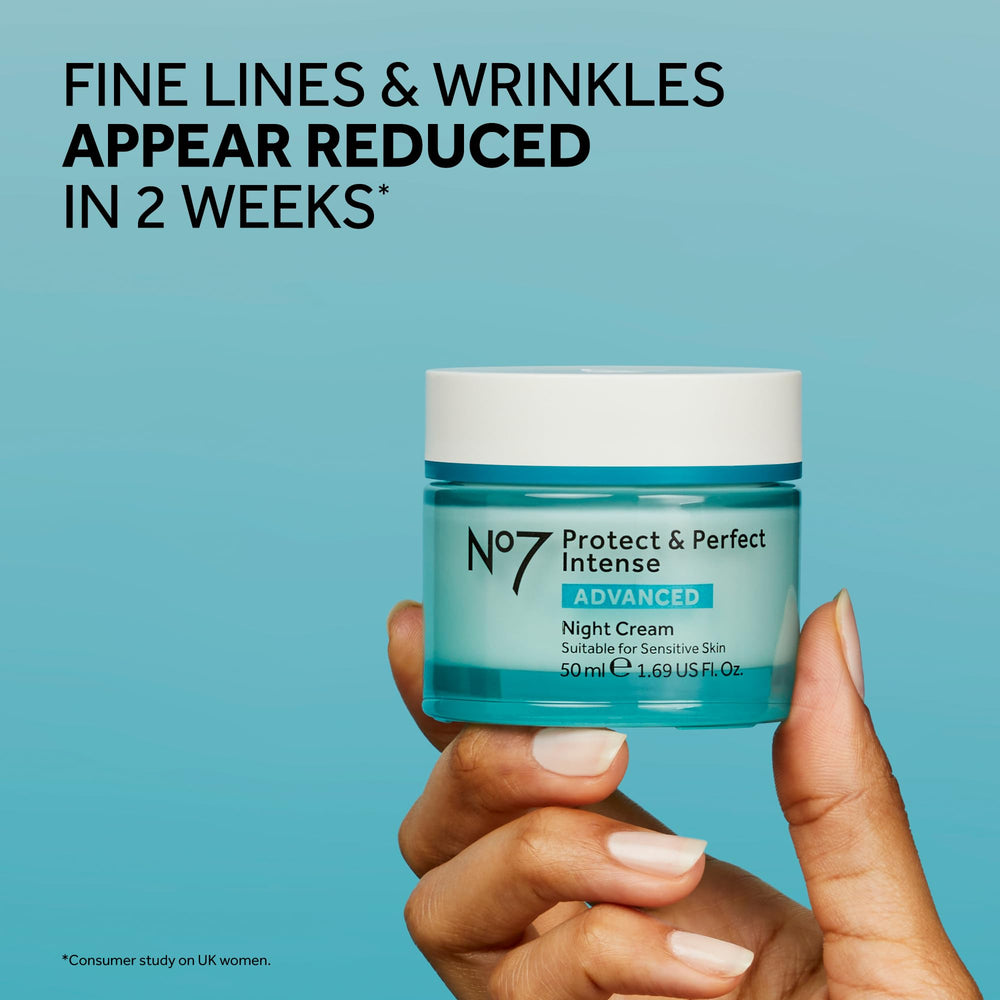 No7 crema de noche con peptidos Matrixyl, foco en densidad y firmeza de la piel.