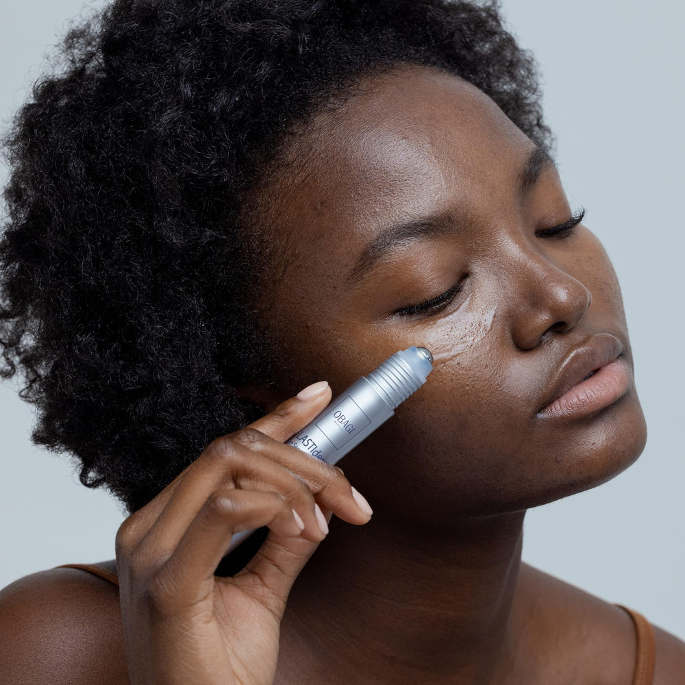 Obagi ELASTIderm Serum ayuda a reducir visualmente las bolsas bajo los ojos