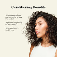 Brillo natural del cabello con Odele Leave-In Conditioner en uso