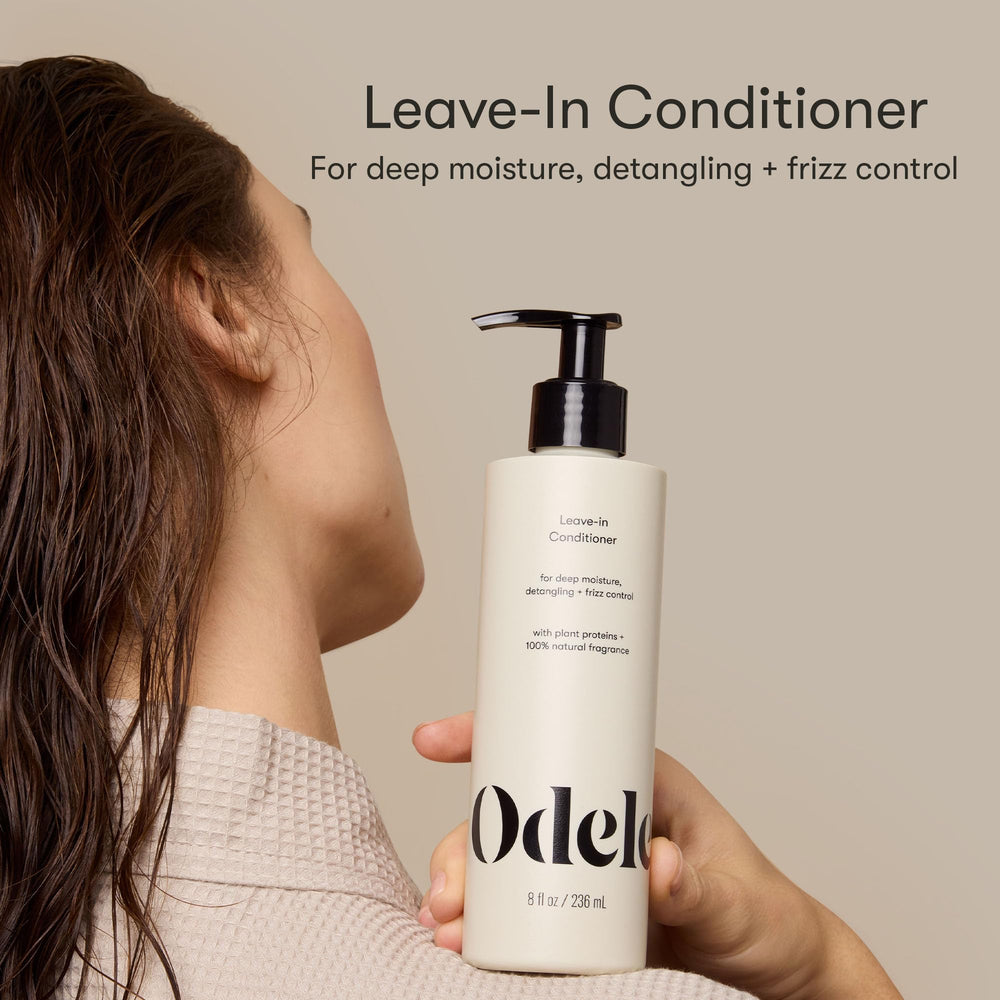 Textura satinada de Odele Leave-In Conditioner aporta hidratación y brillo