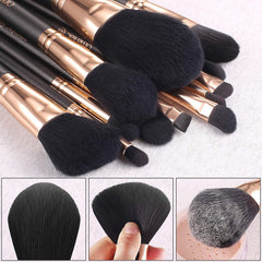 OMANIAC brochas sintéticas pelo suave para un maquillaje uniforme y sin pelusas.