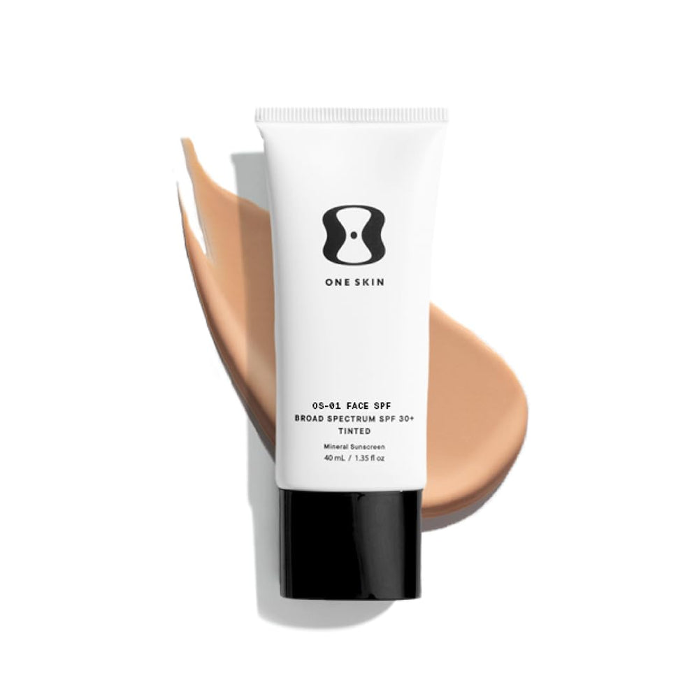 OneSkin OS-01, aplicación en rostro, protector mineral suave para piel sensible.