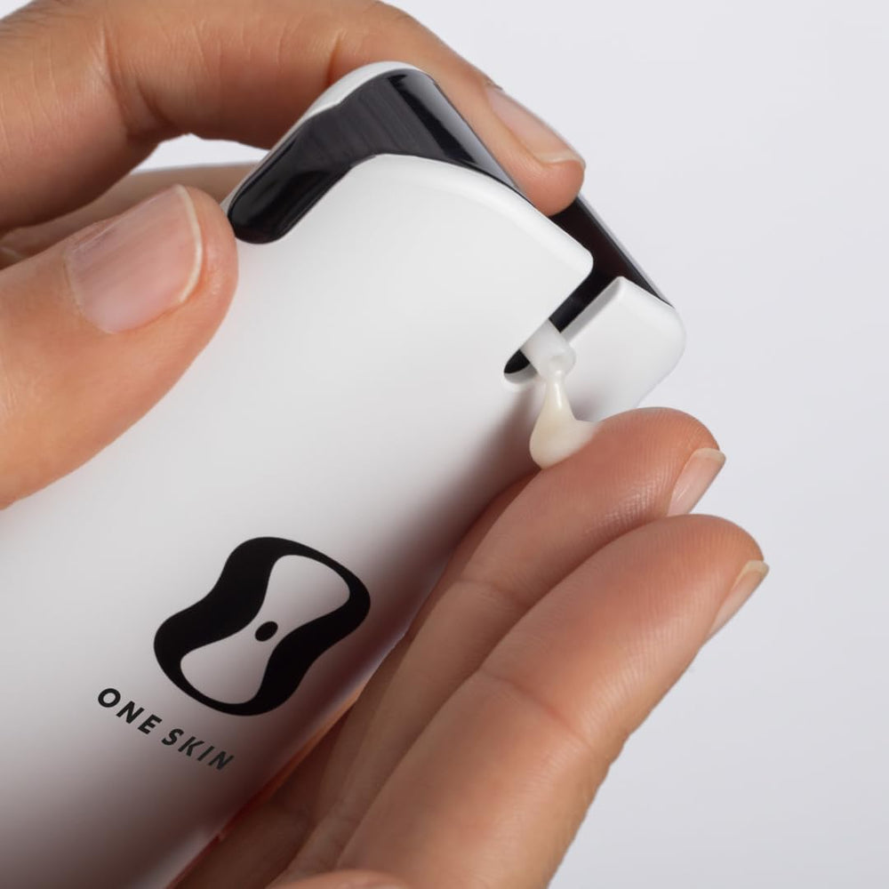 OneSkin OS-01 textura sedosa sin fragancia para piel sensible.