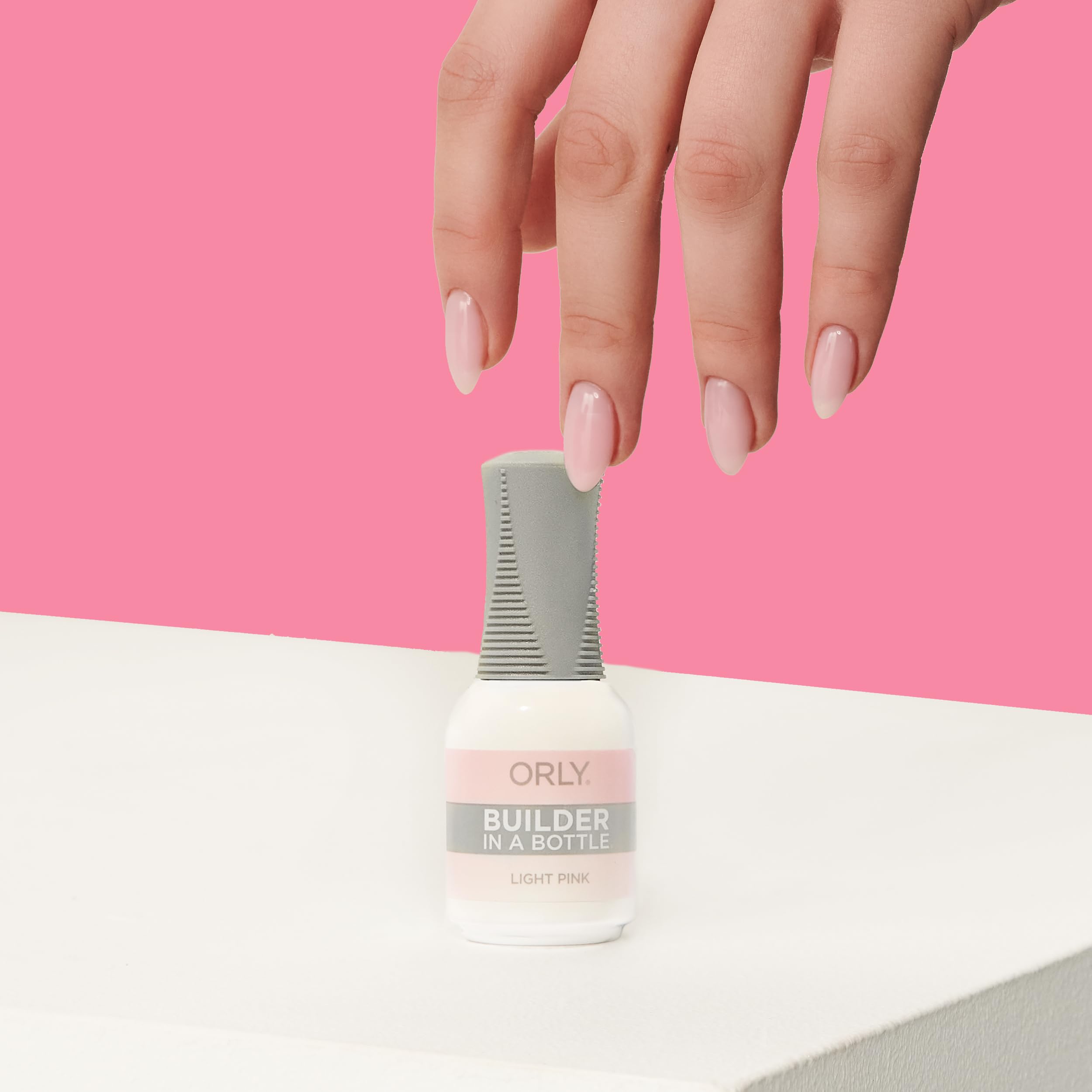 Orly GELFX Builder, textura cremosa para una aplicación suave.