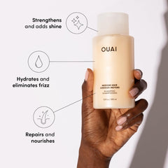 OUAI Medium Shampoo textura humedecida, aporta hidratación y brillo.