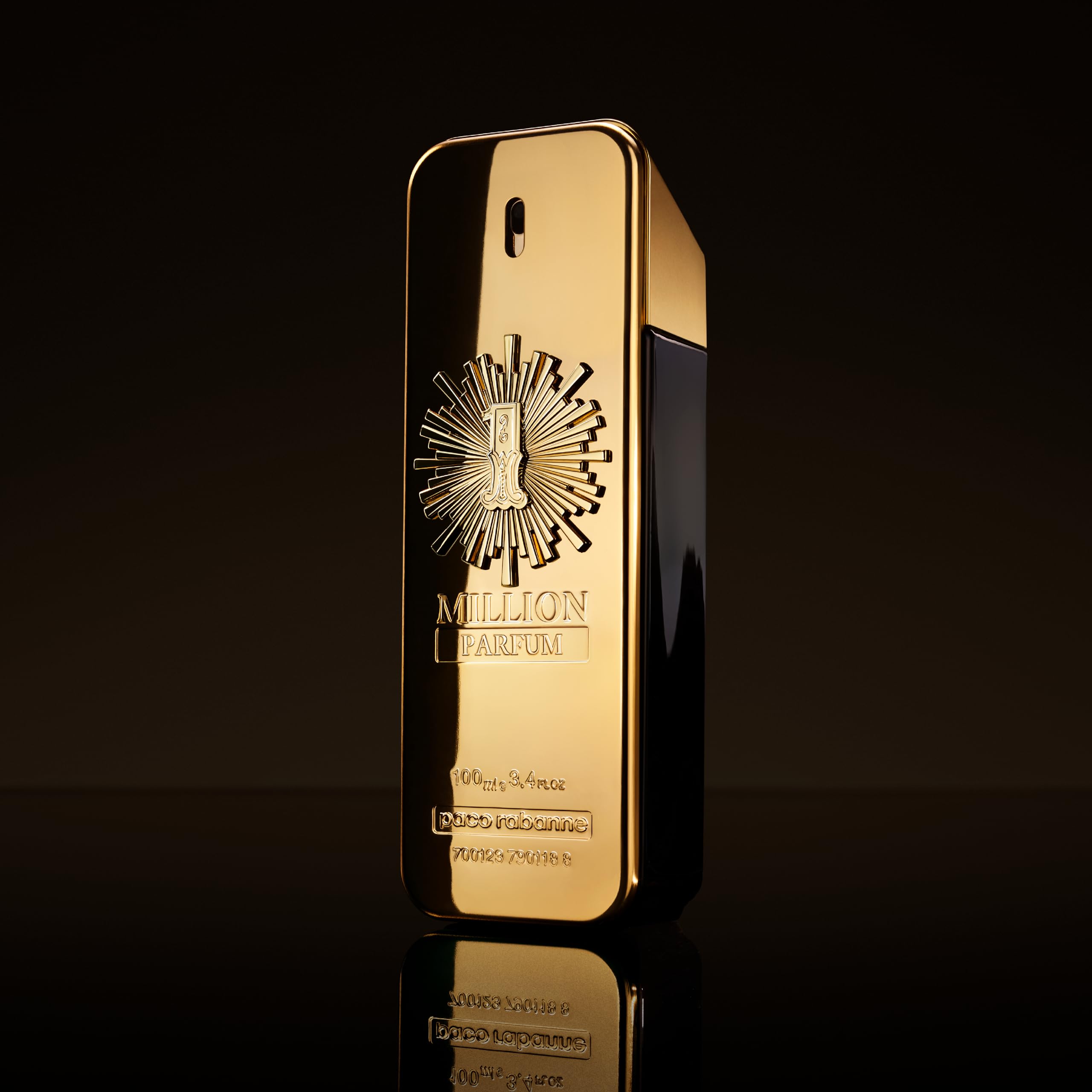Paco Rabanne 1 Million Parfum, escena noche, ideal para salidas y eventos.
