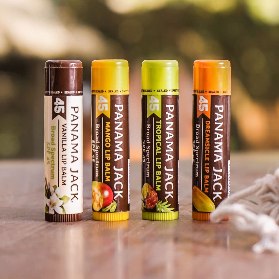 Aplicación suave del balsamo Panama Jack, textura cremosa para labios