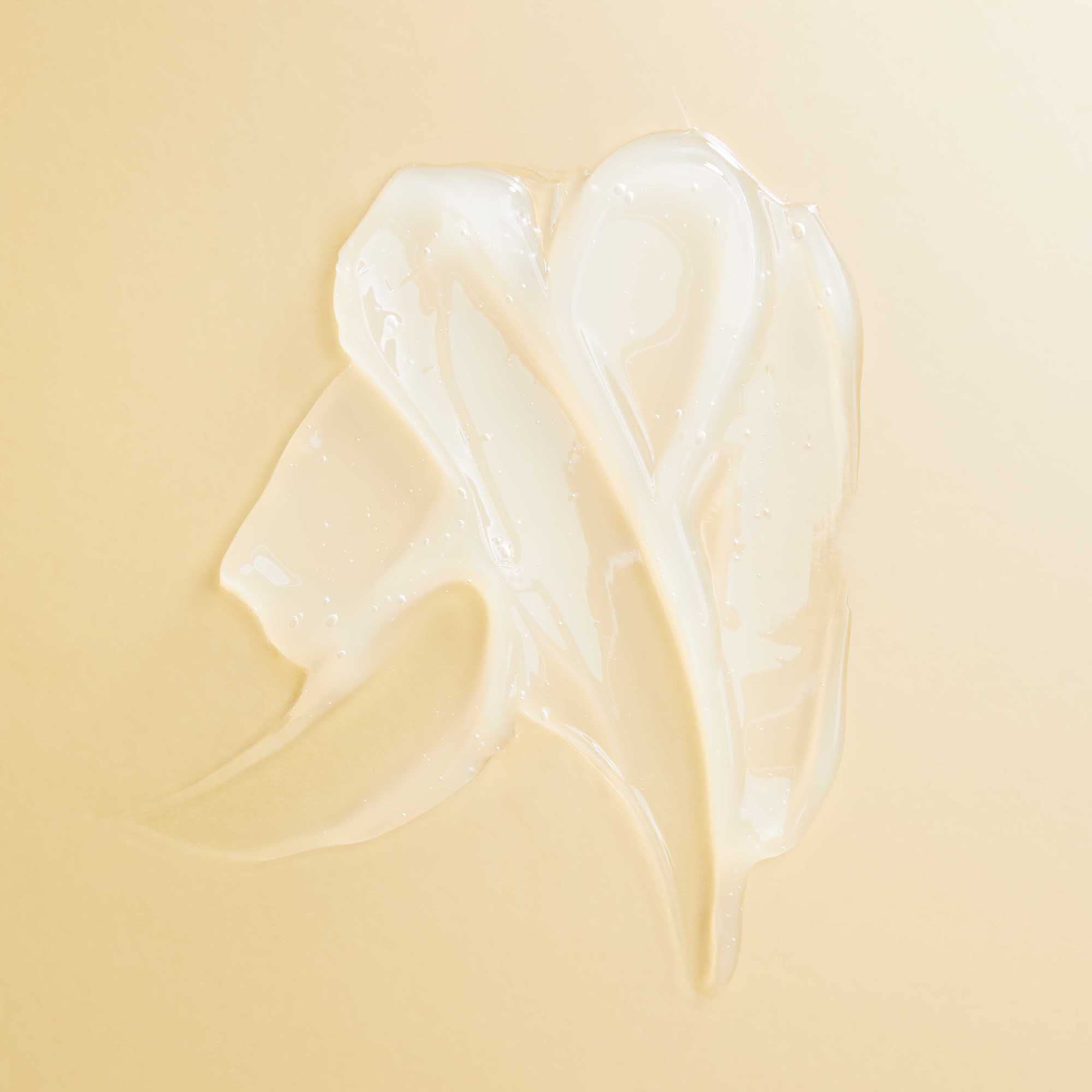 Application facile: le masque PATTERN s'étale sans alourdir les cheveux.