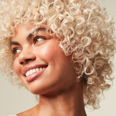 Paul Mitchell Forever Blonde: enfoque en brillo y suavidad para rubios.