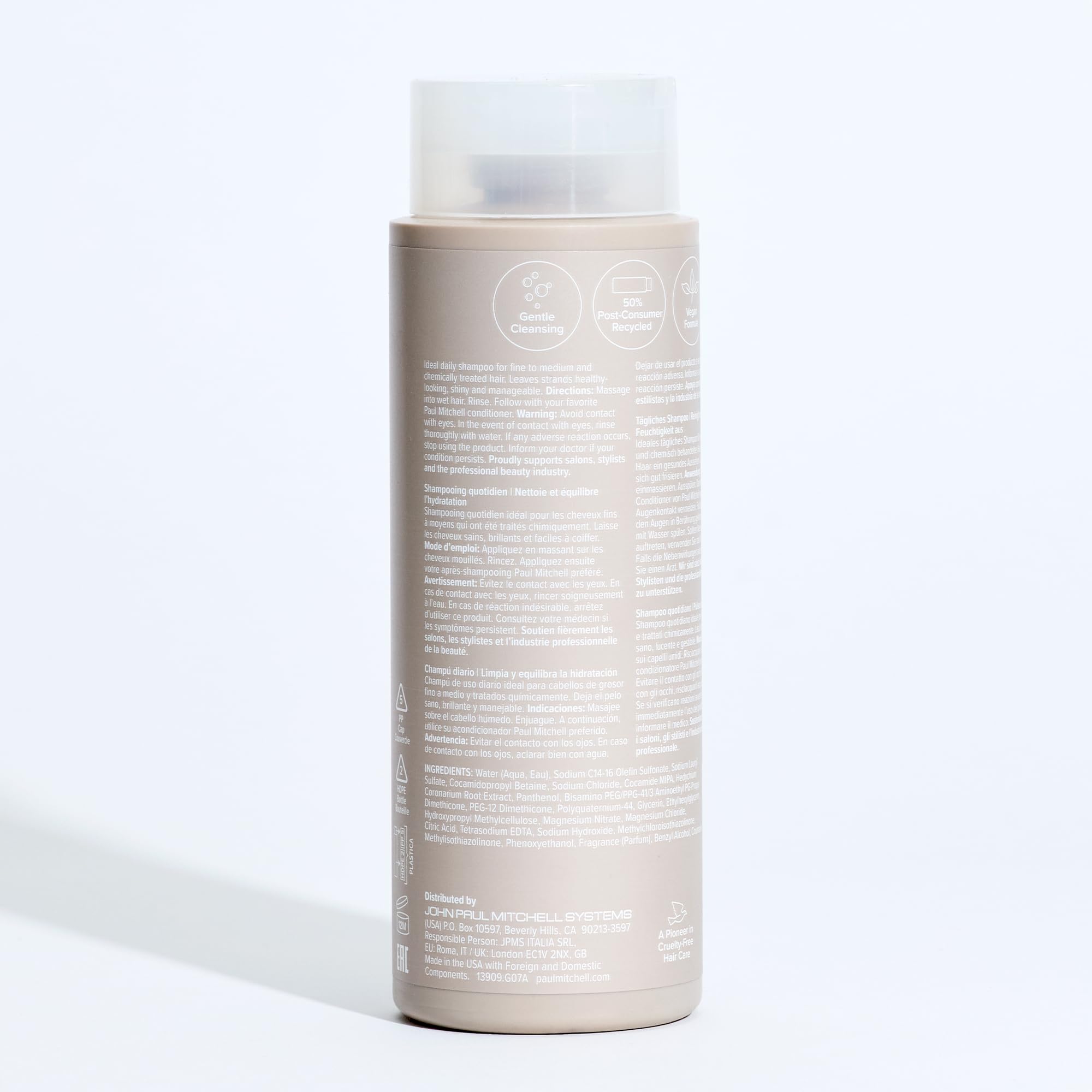 Paul Mitchell Shampoo One potencia la limpieza diaria con fragancia tropical.