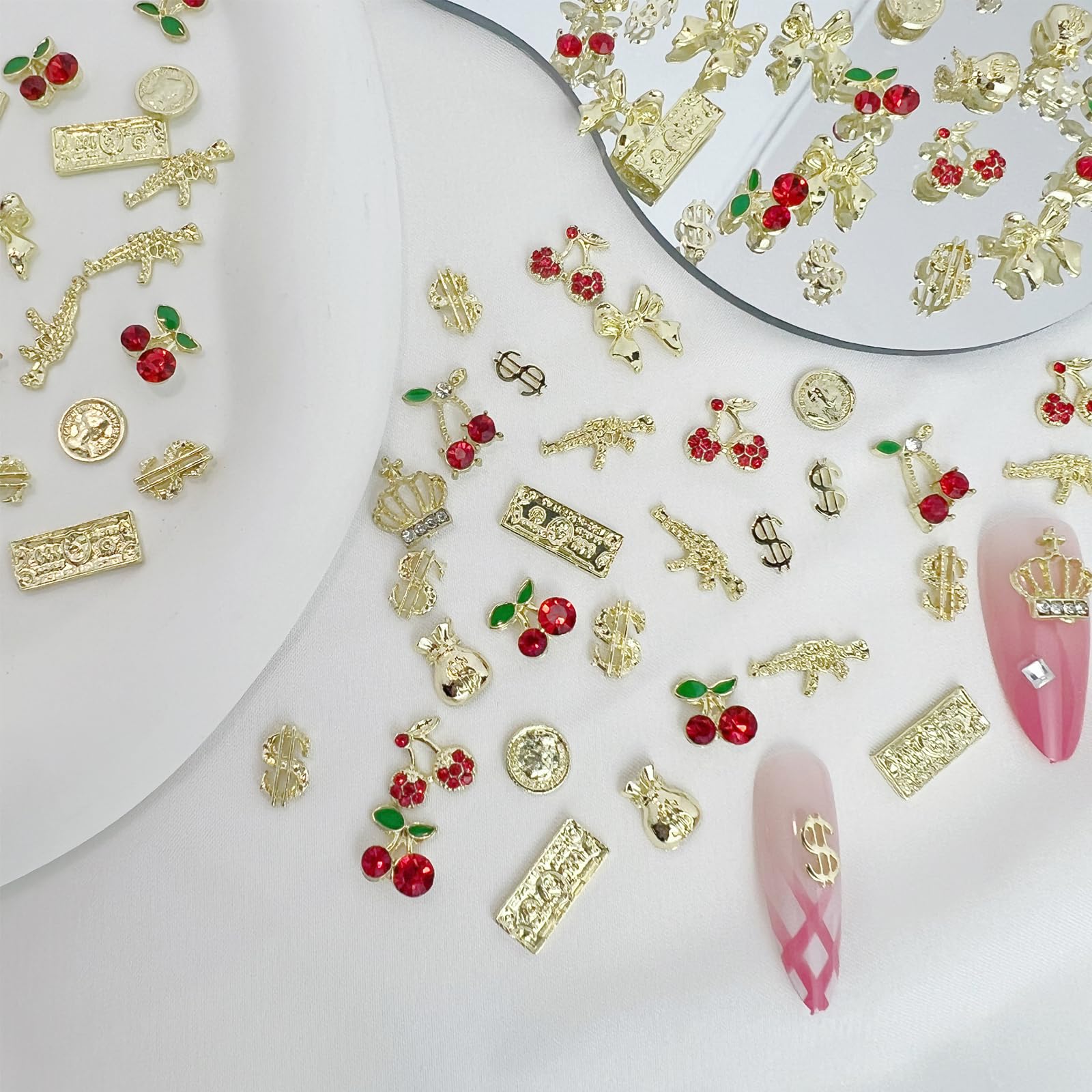 Pizadix dijes para uñas con coronas, perfecto para toques elegantes en ocasiones.
