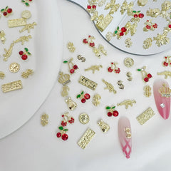 Pizadix dijes para uñas con coronas, perfecto para toques elegantes en ocasiones.