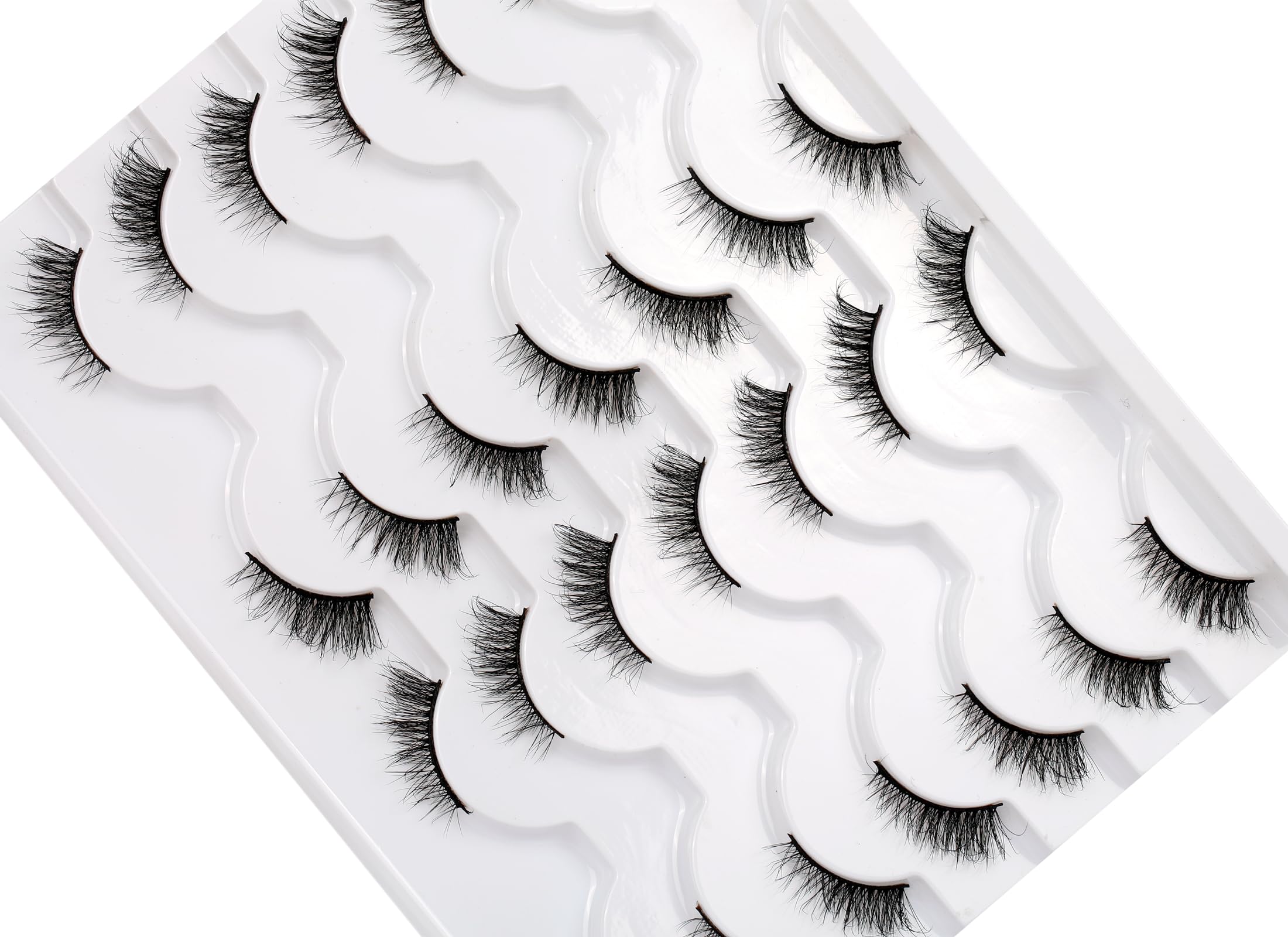 Pooplunch half lashes in cat-eye style with comfortable band.