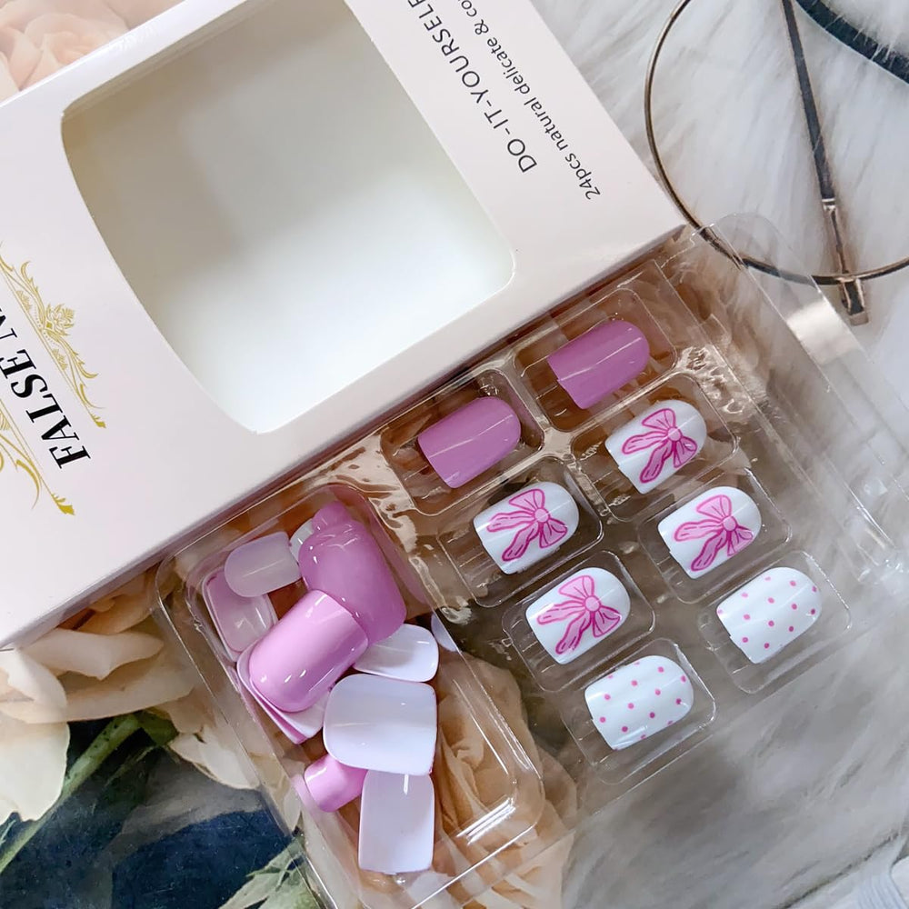 PowPop uñas artificiales rosas con corazones, adhesivo incluido para pegar.