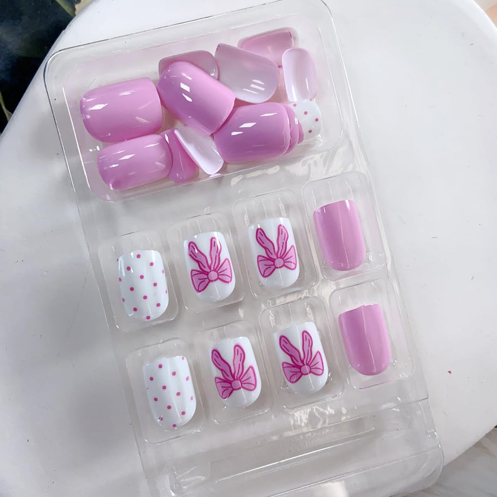 PowPop diseño rosa con lazo, acabado suave que imita uñas naturales.