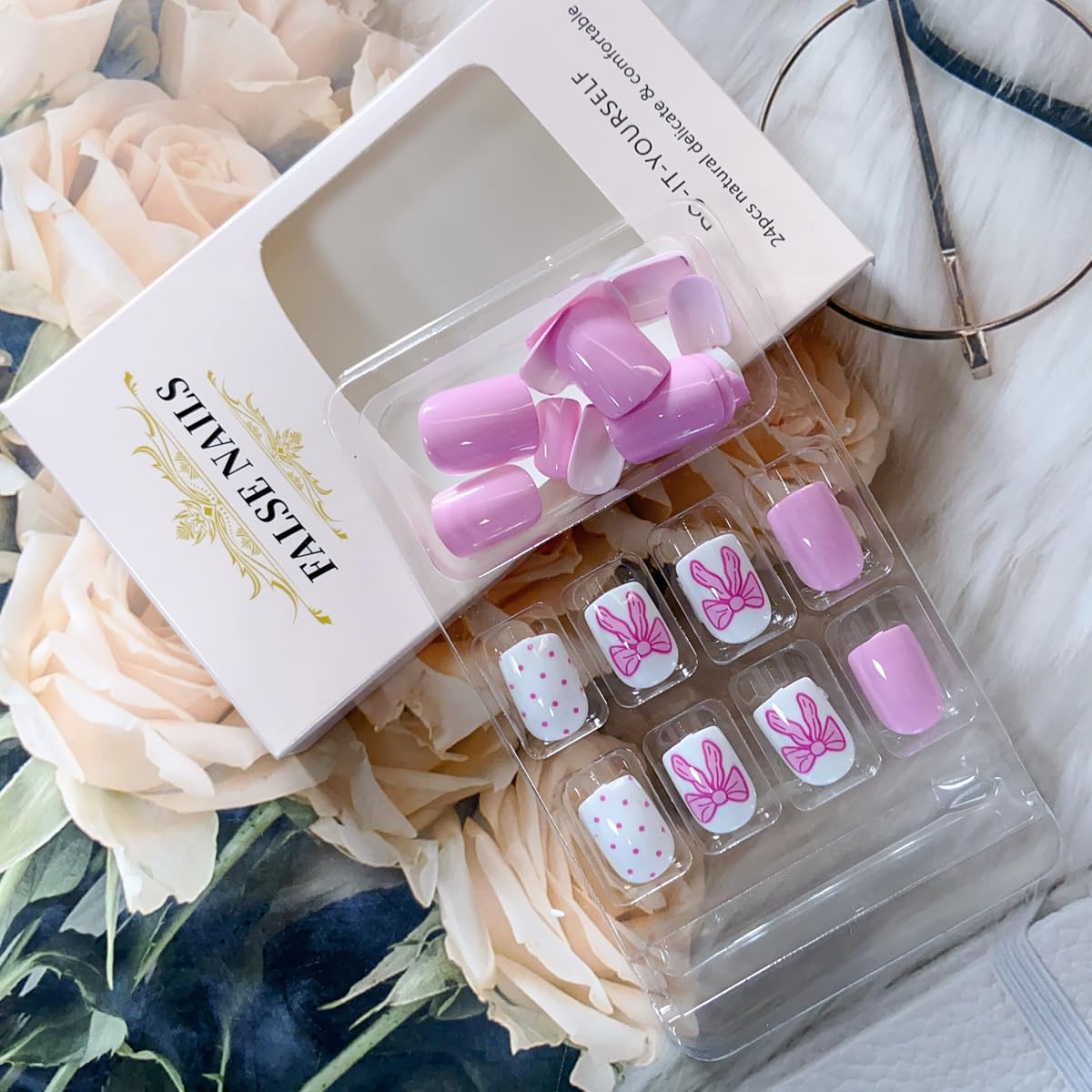 PowPop uñas postizas con patrón de corazón, acabado delicado para look romántico.