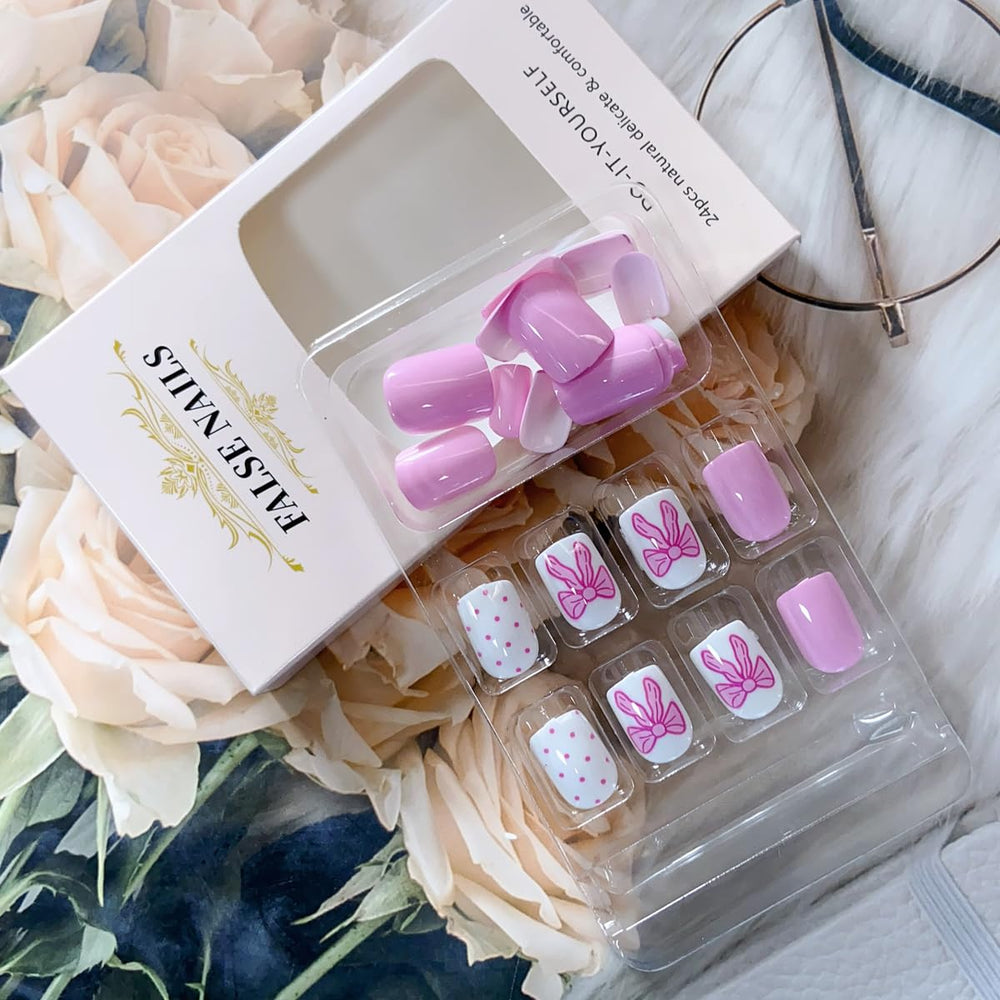 PowPop uñas postizas con patrón de corazón, acabado delicado para look romántico.