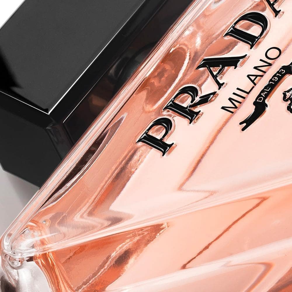 Prada Paradoxe, fragancia ámbar floral para presencia duradera y sofisticación.