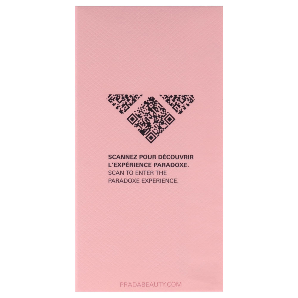 Prada Paradoxe Intense, escena-estilo-vida, vibra moderna y chic.