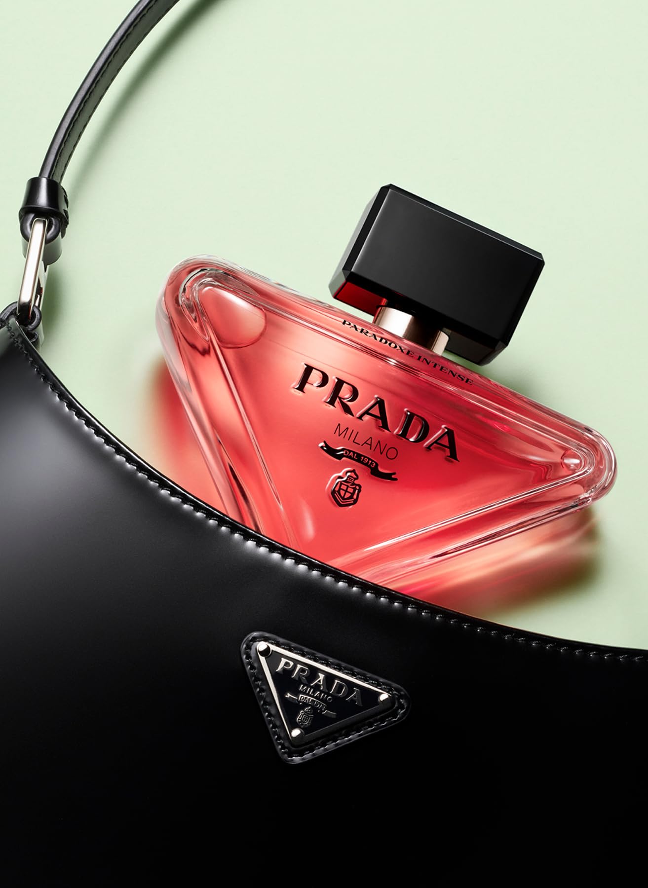 Prada Paradoxe Intense, etiqueta-aromática destacada como regalo perfecto.