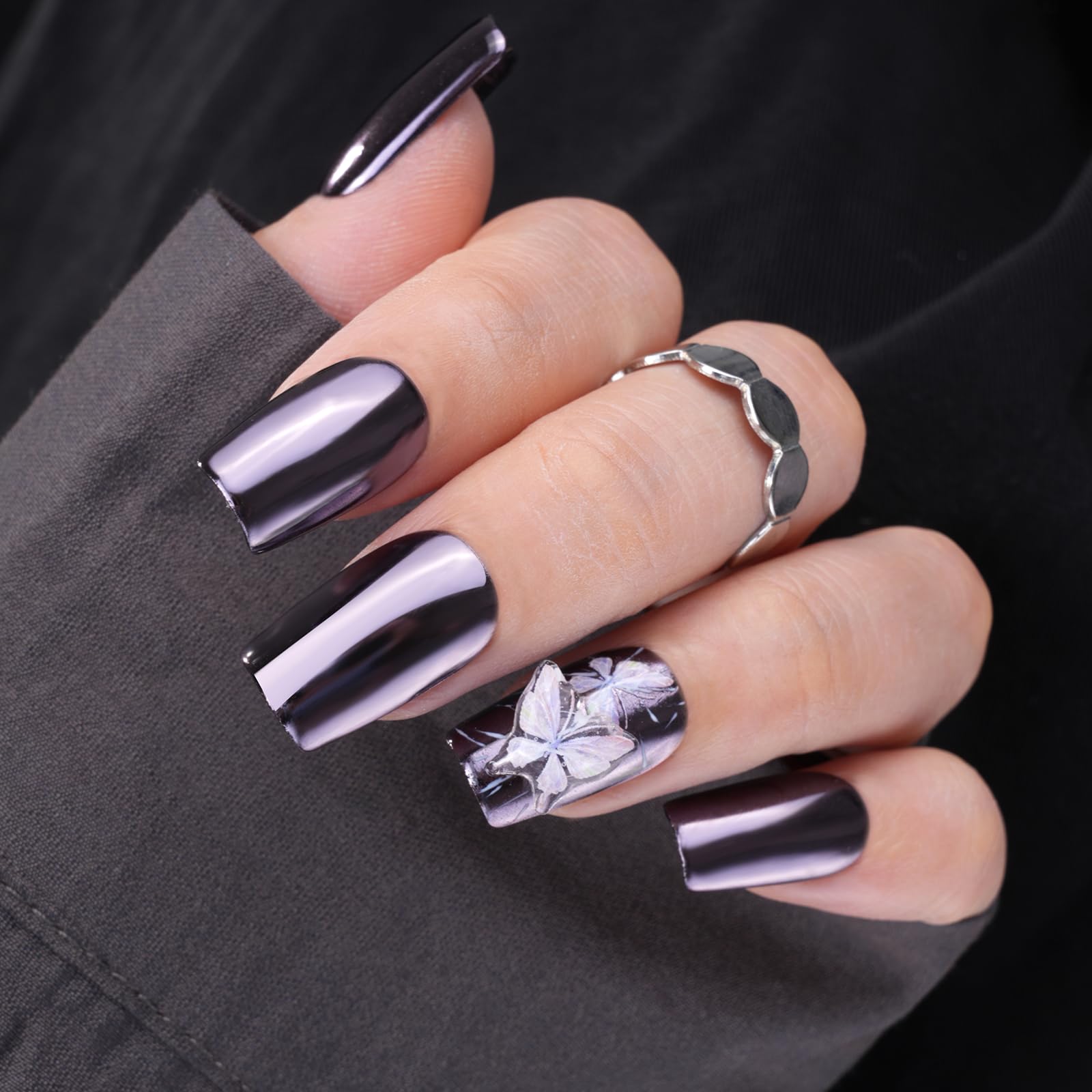 Pretty Diva chrome powder on applicator demonstrates easy, beginner-friendly nail art application.