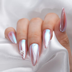 Acabado espejo blanco en uñas con polvo Pretty Diva.