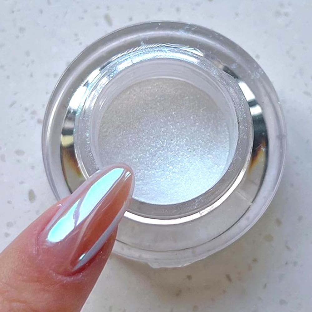 Pretty Diva Moonlight cromado en uñas con brillo intenso.