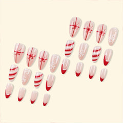 Uñas en forma almendra de Puyokinm, diseño navideño con copos