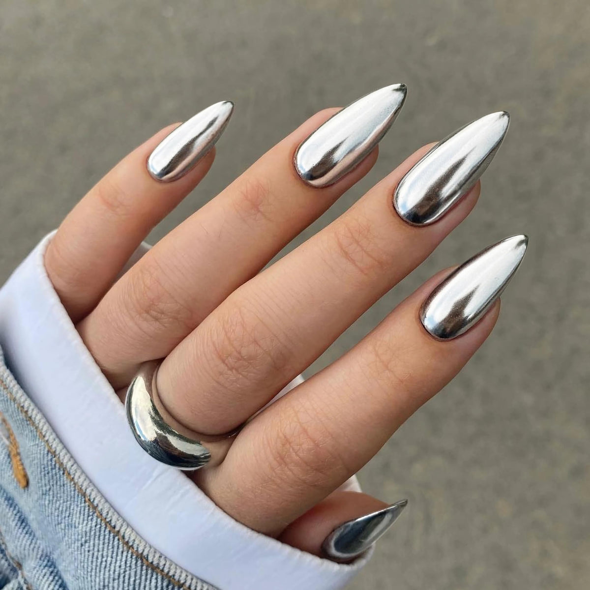 Uñas Qsnidy en forma de almendra cromadas espejo para uso diario.