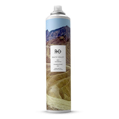 R+Co Death Valley envase rociador para aplicar y aportar volumen.