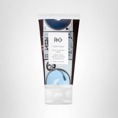 Extracto de linaza y aceite de oliva en R+Co Turntable para sellar puntas y frizz.