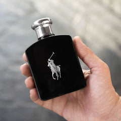 Polo Black rociado en la piel, perfecto para uso diario y nocturno