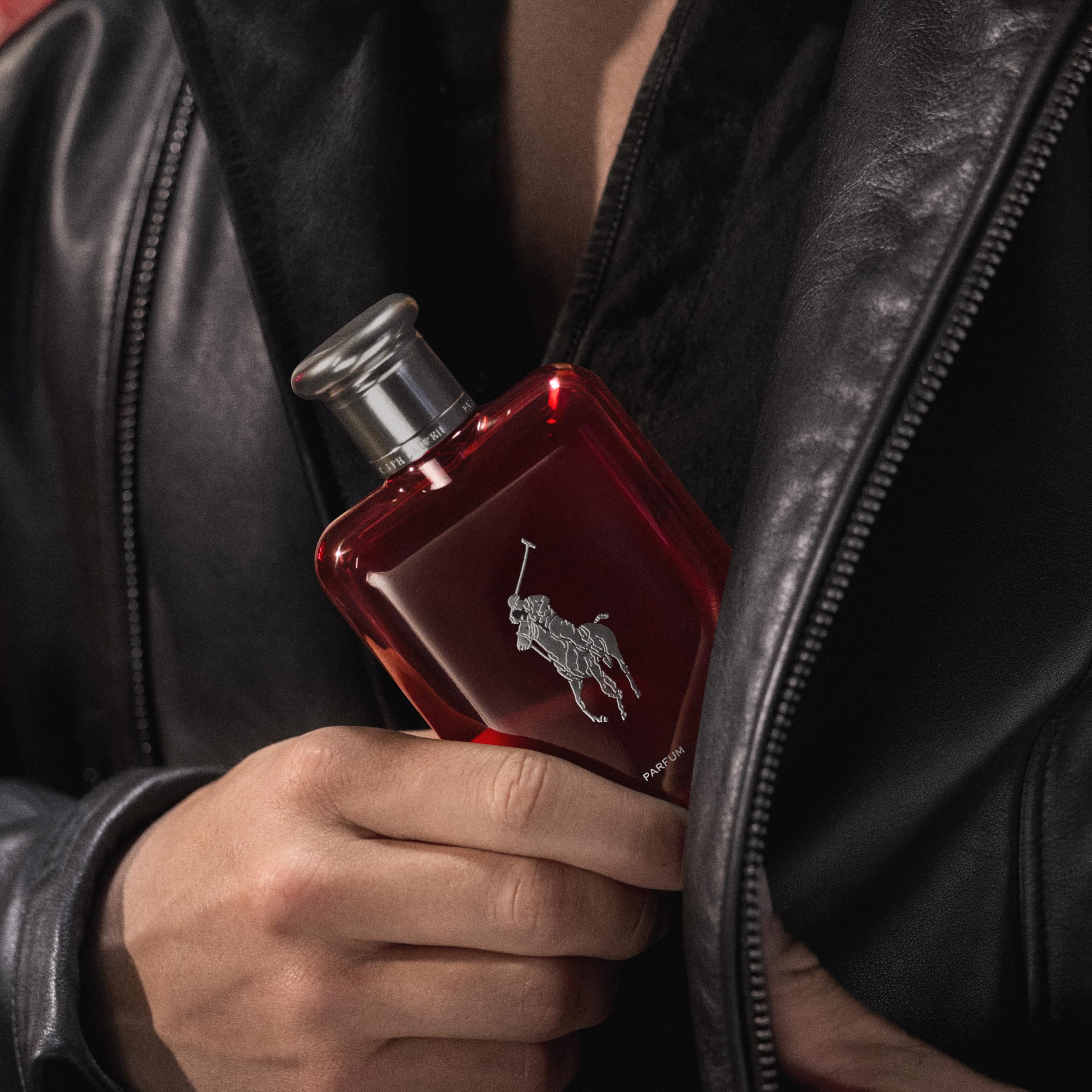 Ralph Lauren Polo Red, frasco con detalle de absenta para notas audaces