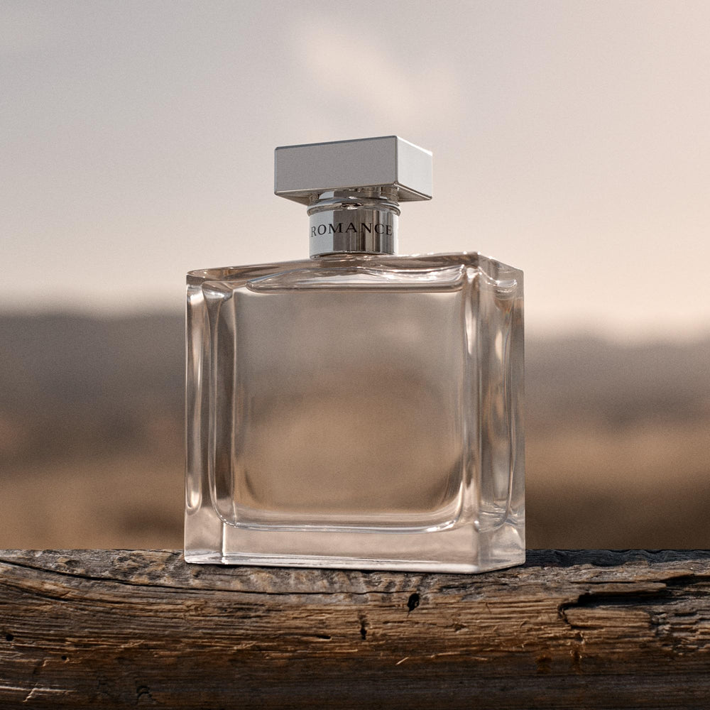 Ralph Lauren Romance, rosa-jazmín, bouquet floral que evoca feminidad y elegancia.