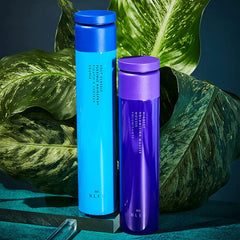 R+Co BLEU Mousse: aplicación suave en botella para cabello fino.