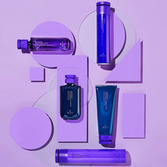R+Co BLEU Mousse: memoria de estilo en envase para peinados de larga duración.