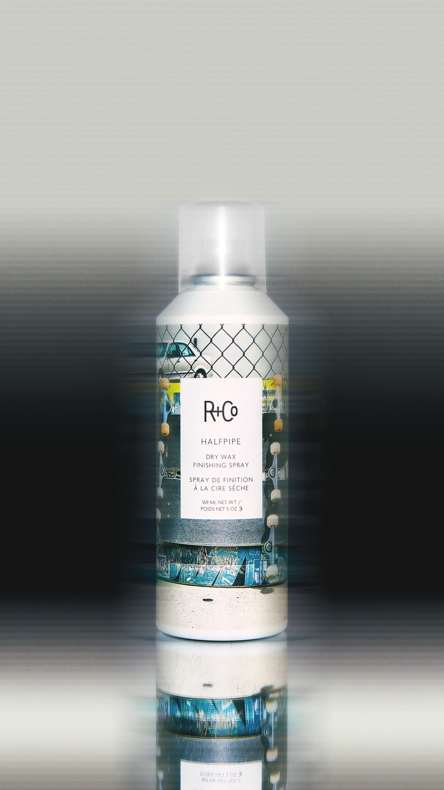 R+Co Halfpipe spray de cera seca: hidratación y control del encrespado para pelo suave.