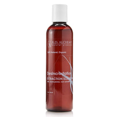RD Alchemy Desincrustation Solution, botella vertiéndose, prepara poros para una limpieza suave.
